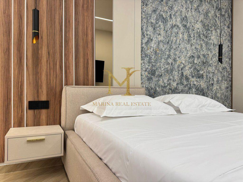 Shitet Papafingo luksoze në vijë të parë të detit, në Plazh pranë Hotel Adriatik.