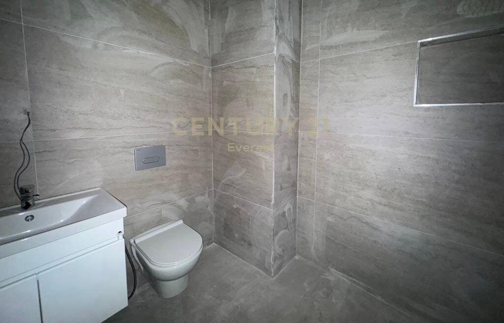 Apartament 1+1 me qira, Astir