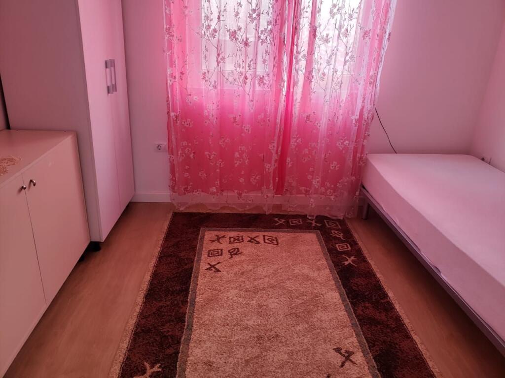 Aprtament 2+1 me qira ne laprake