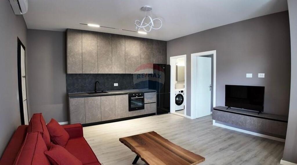 Qira/  Godine banimi tek rruga 5 Maji!