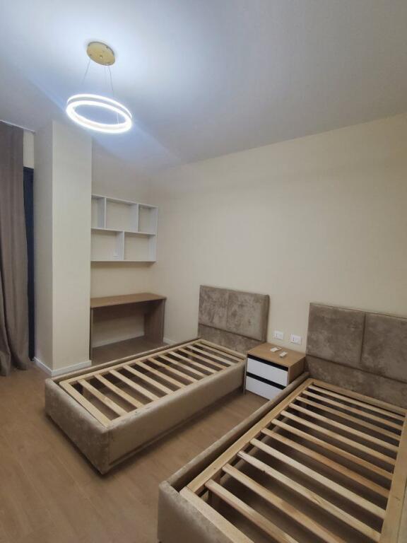 🏡 APARTAMENT MODERN ME QIRA 2+1+2 – LIQENI I THATË