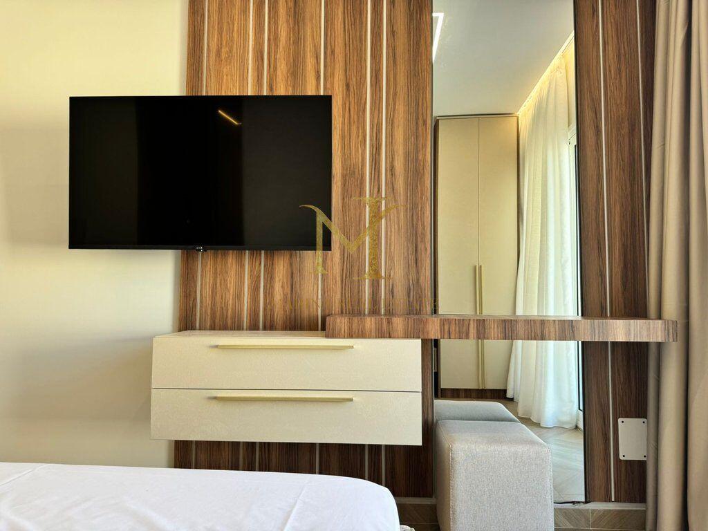 Shitet Papafingo luksoze në vijë të parë të detit, në Plazh pranë Hotel Adriatik.