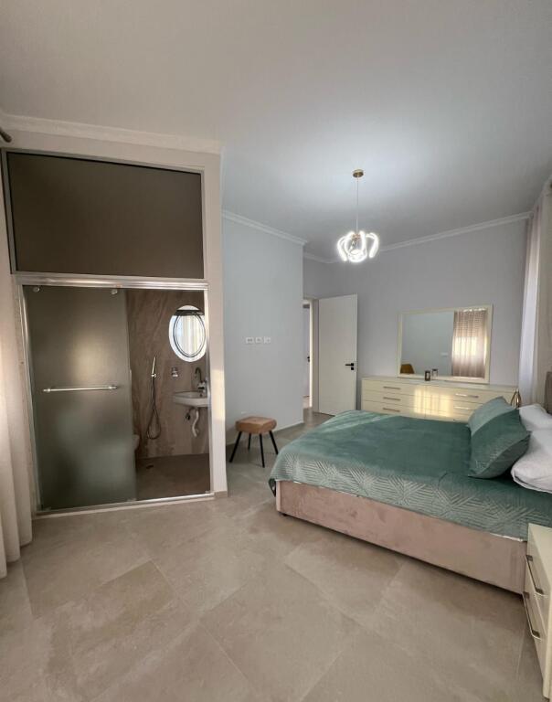 📌 Jepet me qira apartament 2+1+2 – Qendër, pranë Kafe Flora