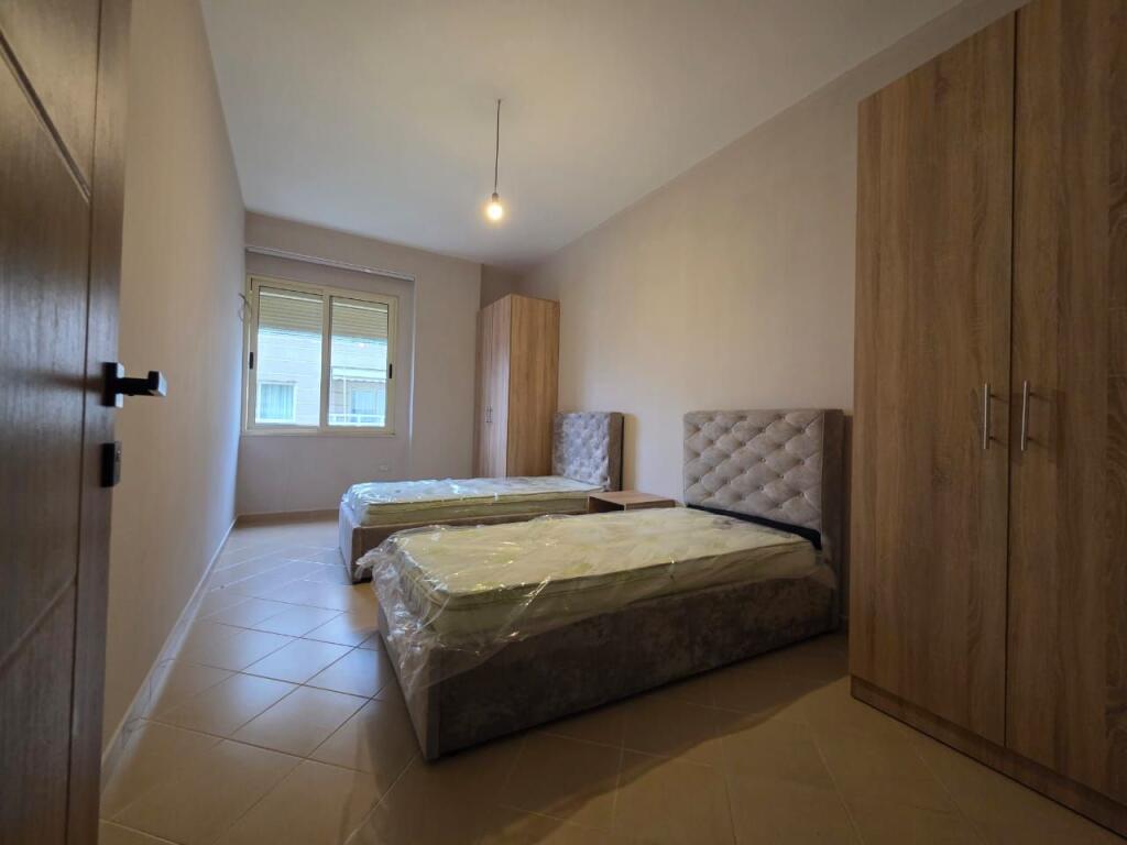 Jepet me qera  apartament 2+1+ ballkon ne fresk 45,000 ALL