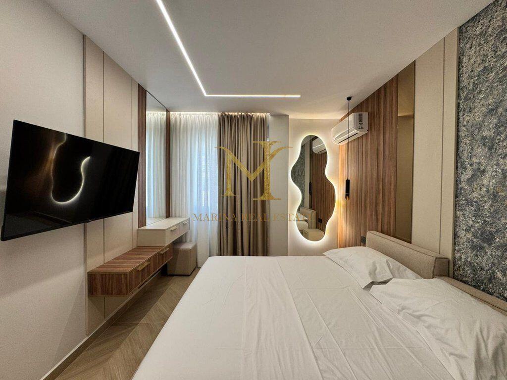 Shitet Papafingo luksoze në vijë të parë të detit, në Plazh pranë Hotel Adriatik.