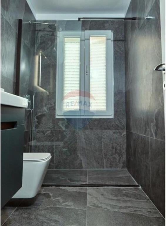 Shitet Apartament 1+1 ne Bllok