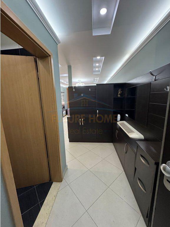 Qera, Apartament 2+1+Post parkimi , Unaza e Re.