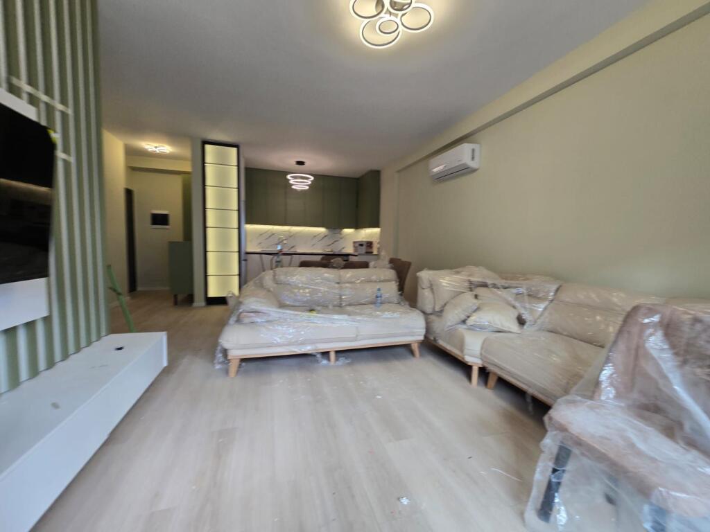 Jepet me qira 2+1+2+ post parkimi, Liqeni Thate