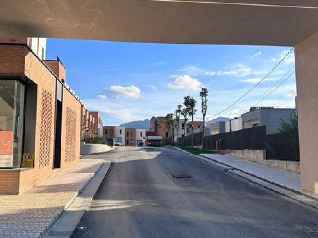 Shitet Vilë e Bashkangjitur, Rezidenca Piccadilly, TEG