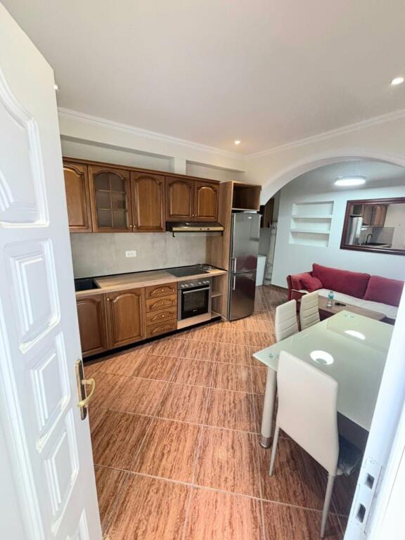 Jepet Me Qera Apartament 1+1+1 Ballkon