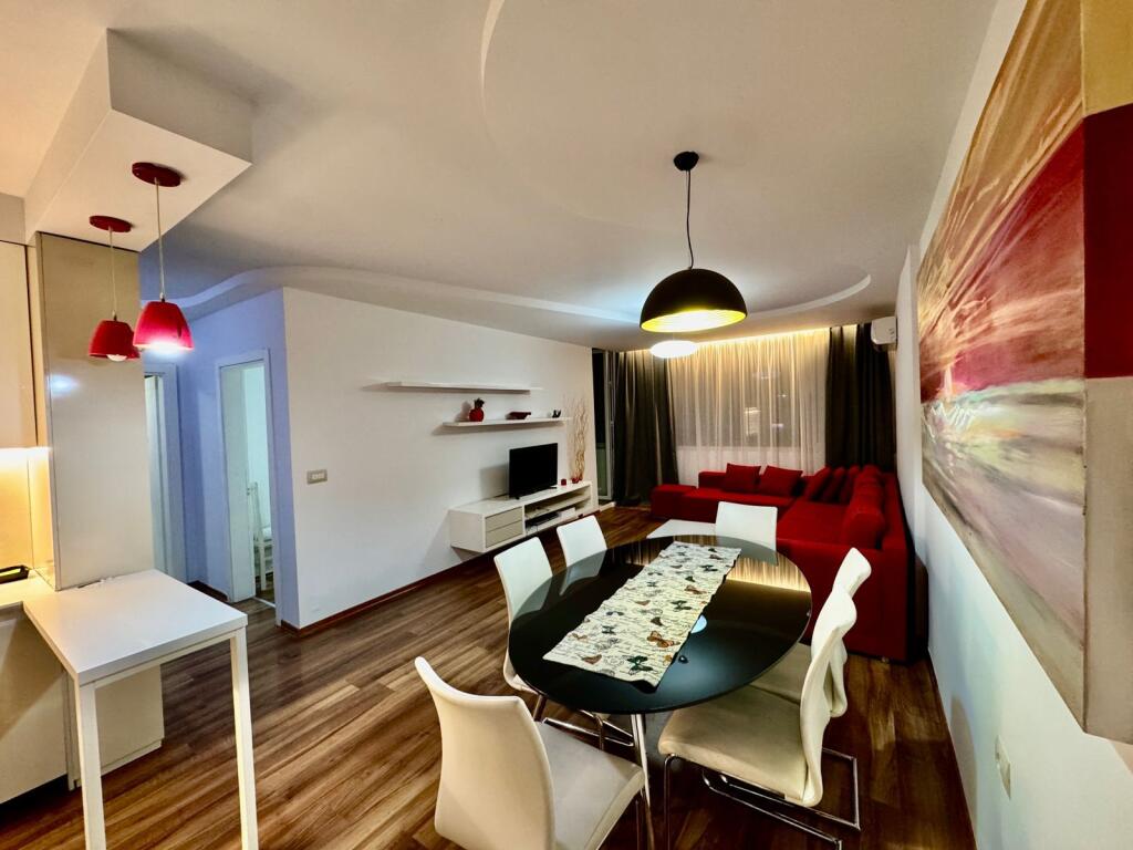 Komuna e Parisit, prane Intermedica jepet me qera apartament ,1+1,i mobiluar. 70,000Leke