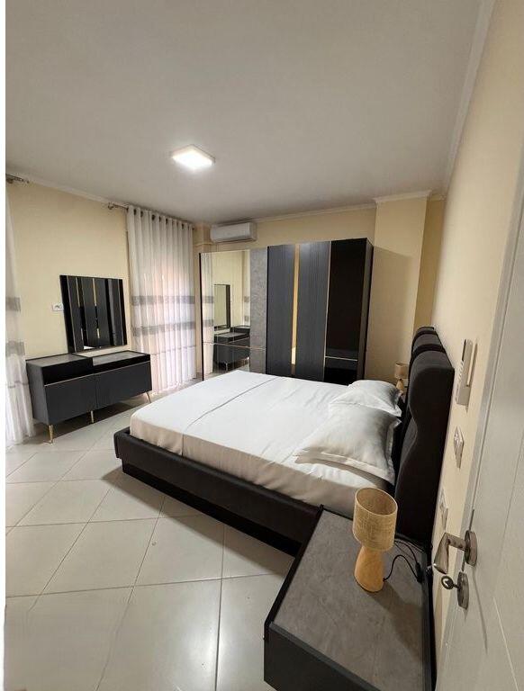 APARTAMENT 2+1 ME QERA PRANE PROKURORISE SE TIRANES! 750 € /Muaj