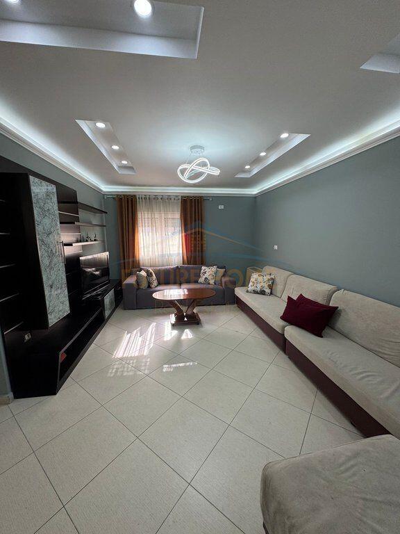 Qera, Apartament 2+1+Post parkimi , Unaza e Re.