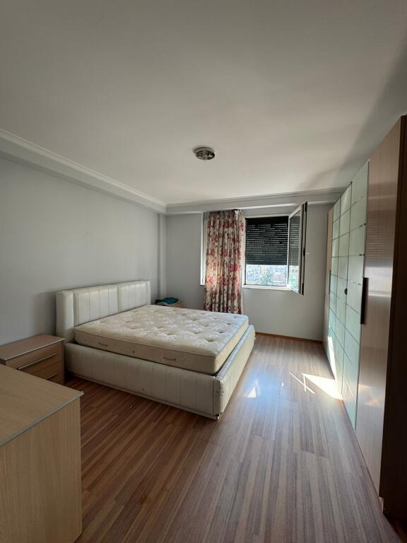 Bulevardi Zogu Par Shitet Apartament 2+1+2