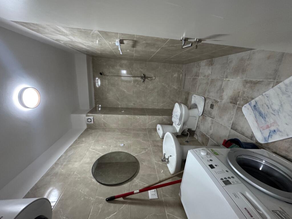 Qera Apartament 2+1  Cmimi 40.000 leke te reja  Tek 5 maji