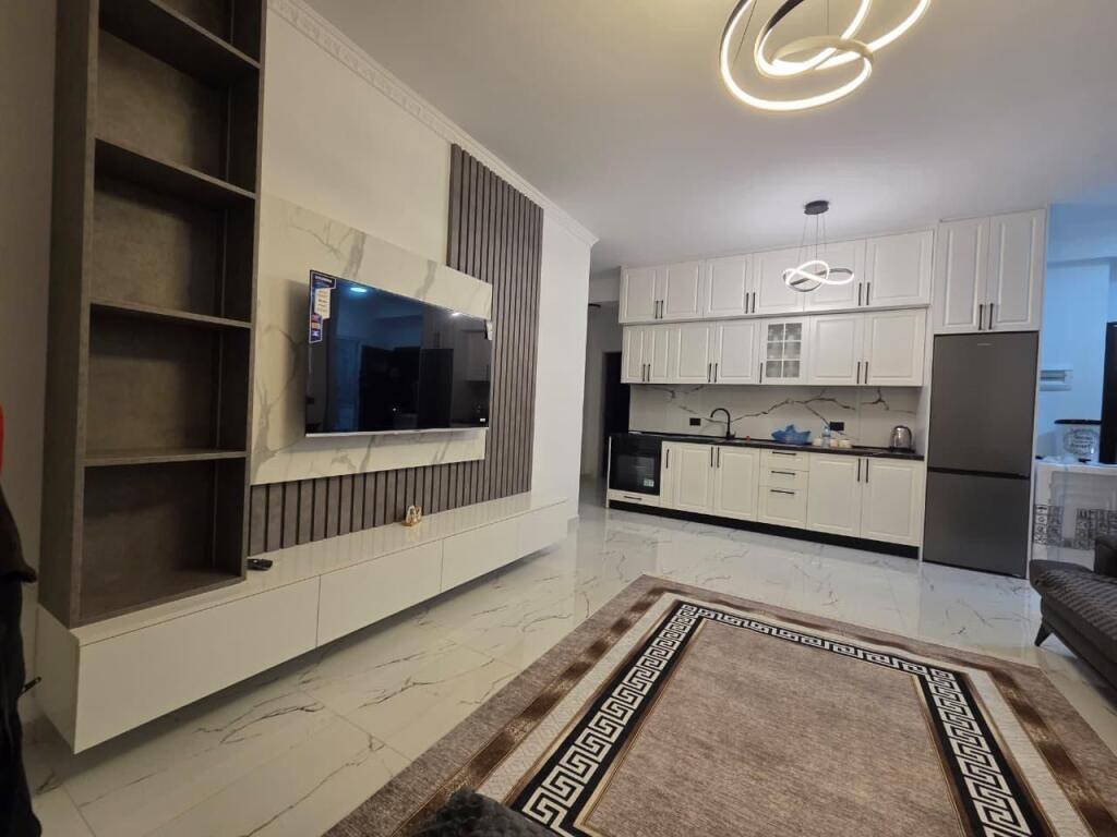 Jepet me qira 2+1+parkim FRESKU 600 mije leke