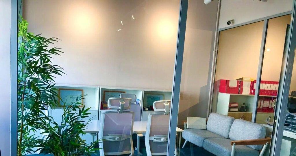 JAPIM ME QIRA ZYRË MODERNE NË KOMPLEKSIN CONDOR, TIRANË