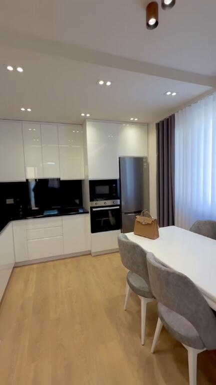 Jepet me qira apartament 2+1 në FZ Rezidence.