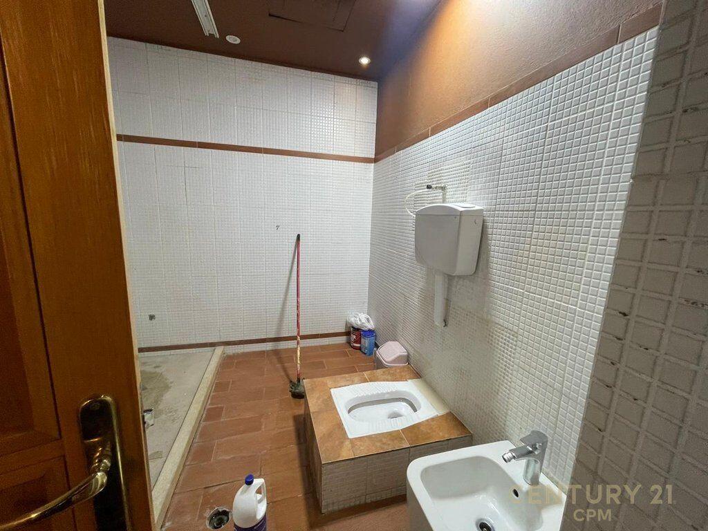 Apartament 3+1+2 Me Qira në Sheshi Skënderbej (Qendër), Rruga Barrikadave - 1300€ | 160 m² 1,300 € /Muaj