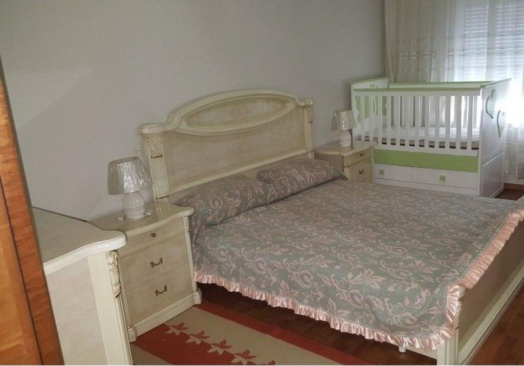 Apartament i Bollshëm 1+1 me Qira, Tek Pazari i Ri
