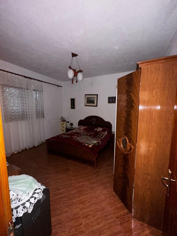 SHTEPI PRIVATE ME QERA MUZEUMI, DURRES