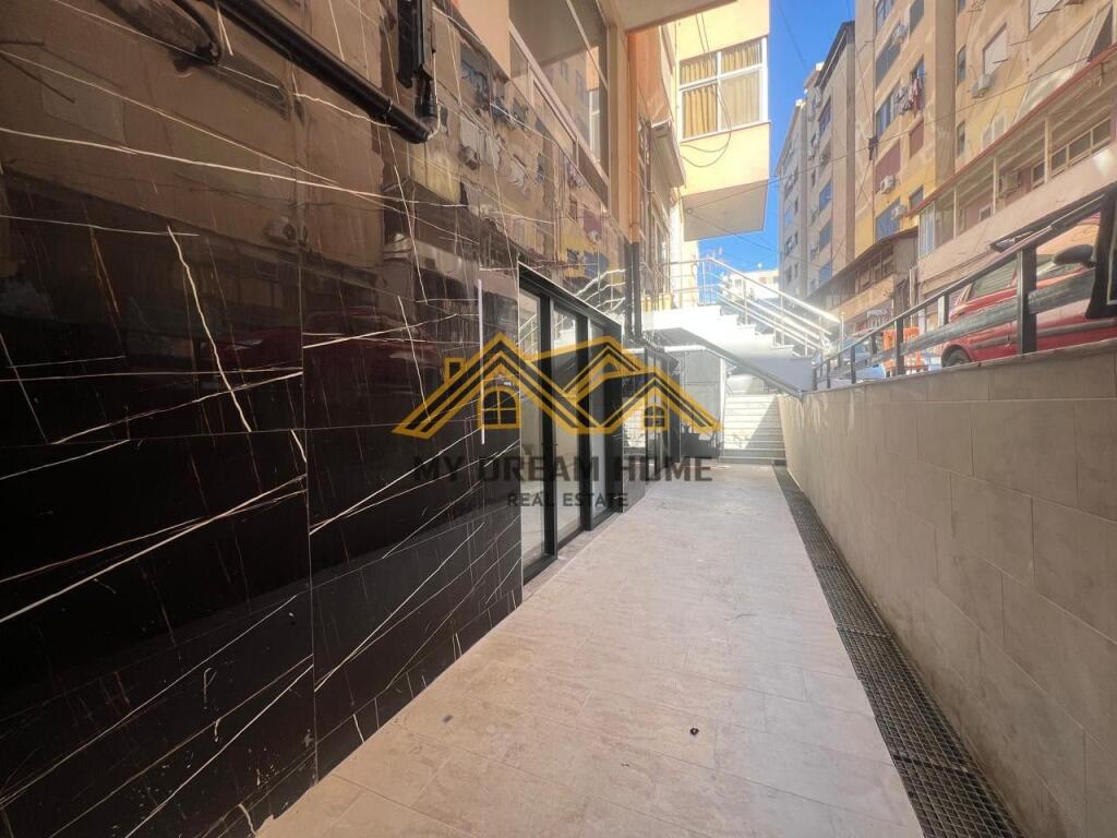 AMBIENT BIZNESI NE PLAZH HEKURUDHA , PER SHITJE!