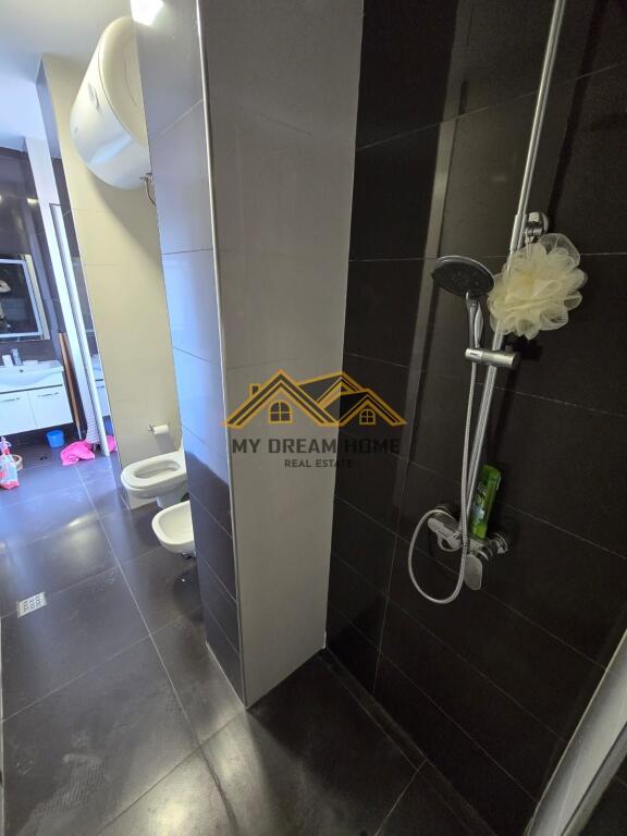 SHITET PAPAFINGO ME PISHIN 3+1+2+ VERAND PLAZH DURRES KOMPLEKS PRIVAT