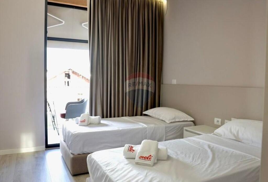 Qira/  Godine banimi tek rruga 5 Maji!