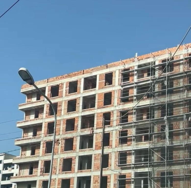 Shitet 2+1 Kamez Ulliri