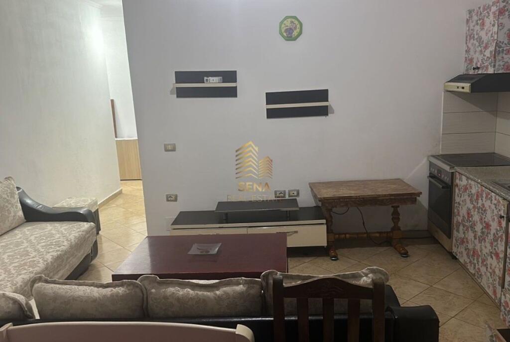 Qira, Hyrje Private 1+1, Ne fund te rruges 5 Maji, 350 Euro/muaj