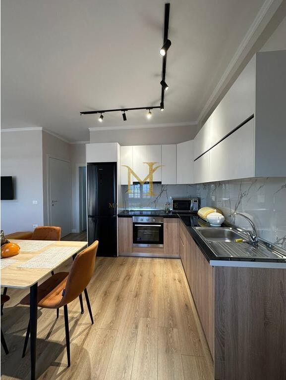 APARTAMENTE ME QERA 1+1 , NE DURRES , PRANE TREGUT FRUTA PERIMEVE !!