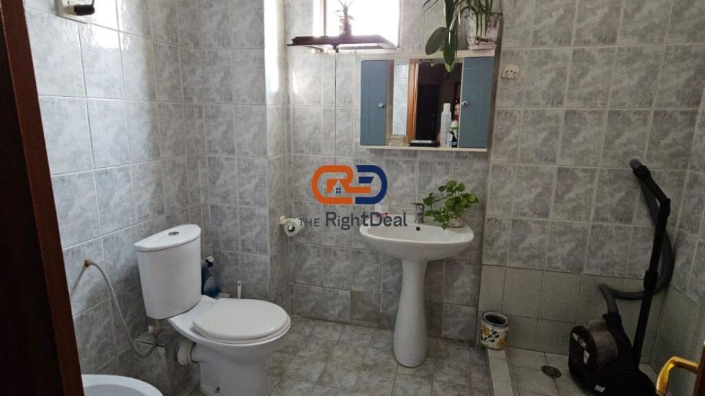 Tek Rruga Fortuzi, Jepet Me Qira Apartament 3+1+2, Me Lokacion Ideal!!!