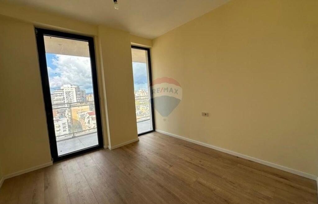 Qira/ Ambient zyrash në Rrugën Mine Peza