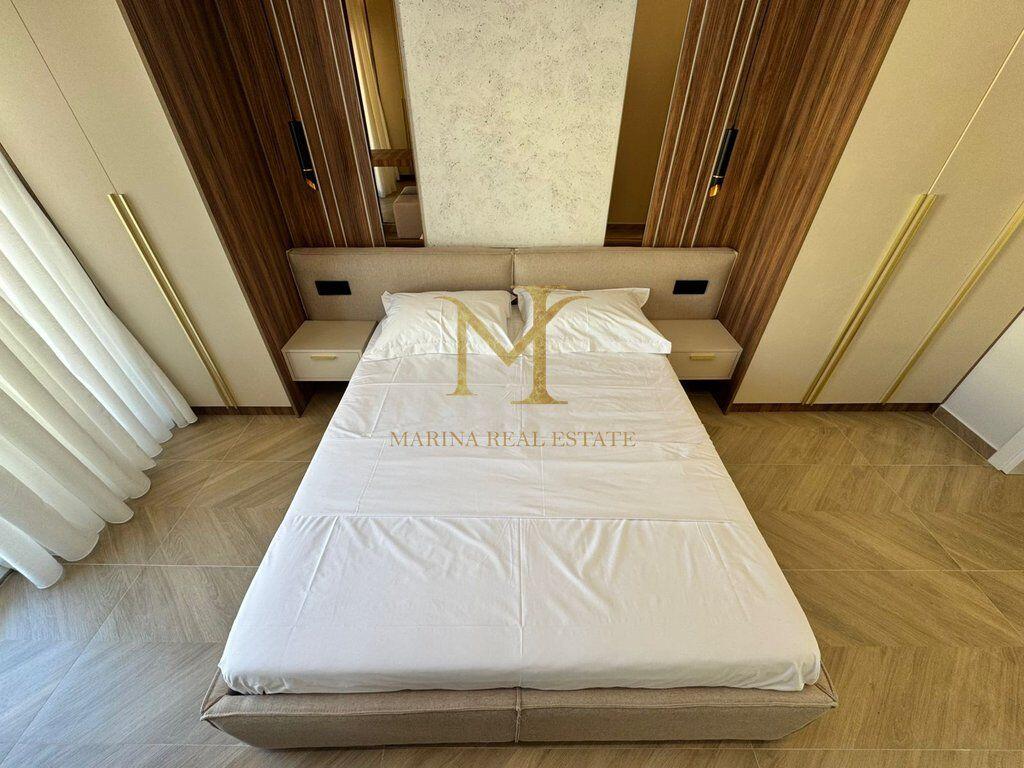 Shitet Papafingo luksoze në vijë të parë të detit, në Plazh pranë Hotel Adriatik.