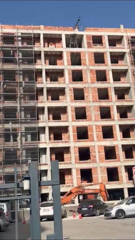 Shitet apartament 2+1 Kamez