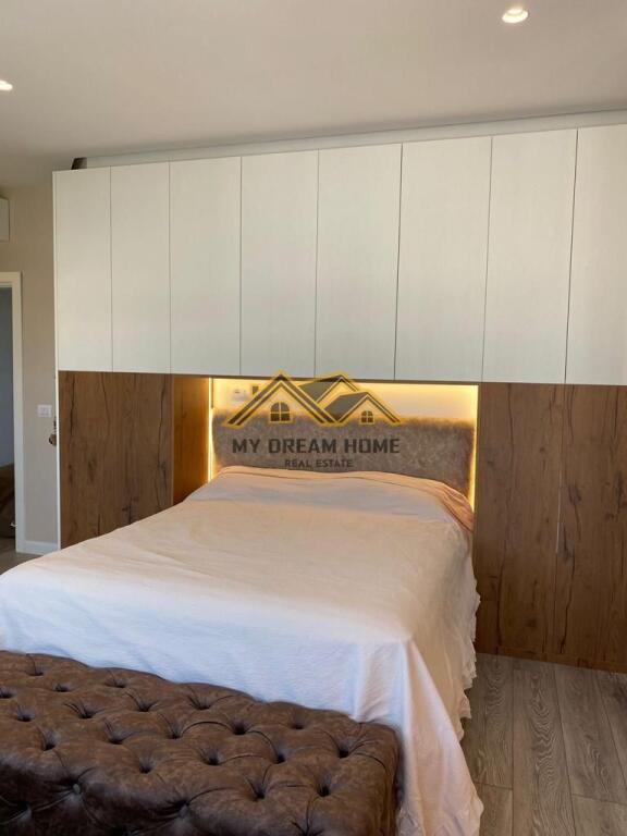 Shitet, Penthouse, Golem.