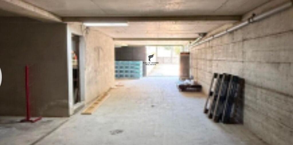 MAGAZINE ME QERA 200 m2 KOMBINAT 50.000 LEKE