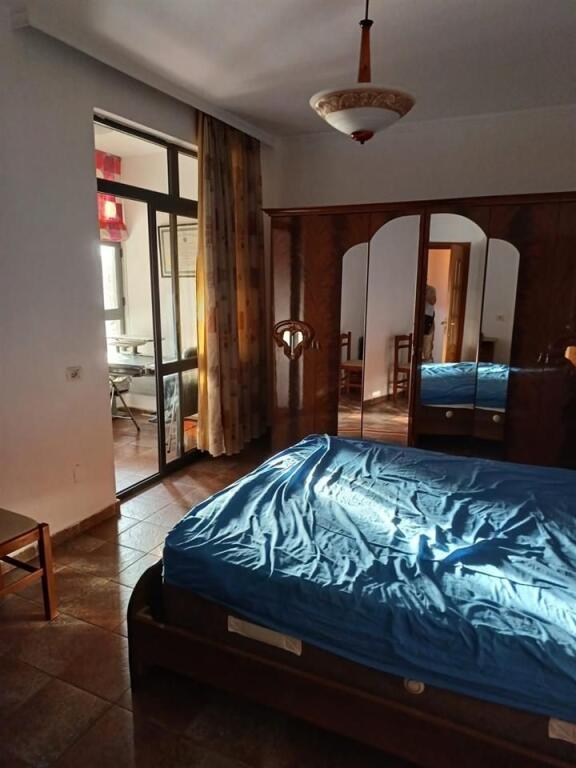 🏢 Jepet me qira Apartament 2+1+2 – Qendra e Tiranës (Zona e Selvisë)