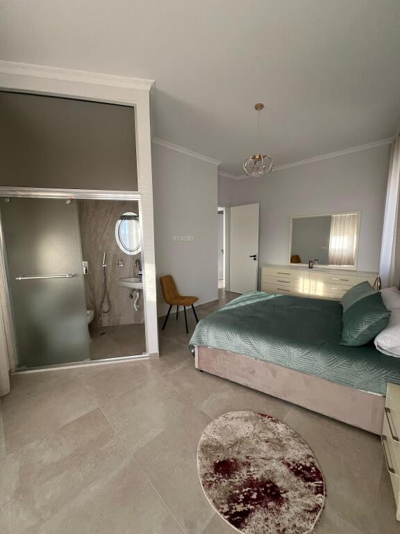 APARTAMENT 2+1 PER QERA TEK KAFE FLORA