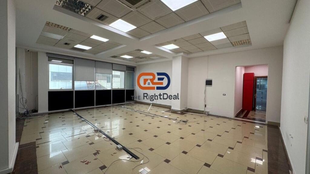 Ne Qender, Jepet Me Qira Ambient I Pershtatshem Per Zyra, Klinika Etj !!!