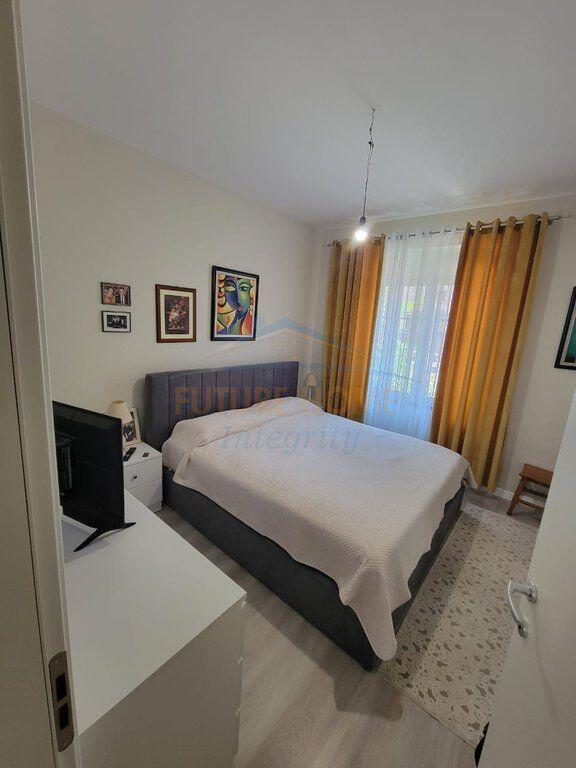 Shitet, Apartament 1+1, Rruga Tefta Tashko Koço, Tiranë.