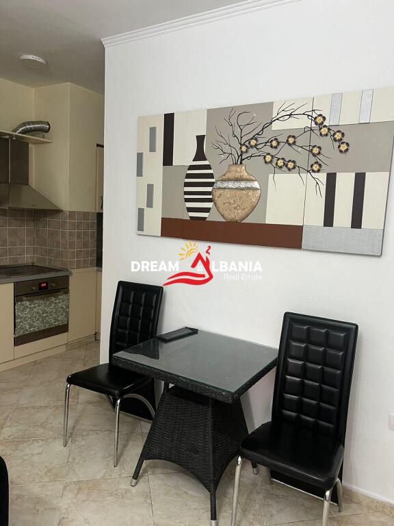 Jepet me qera garsoniere tek rruga e Barrikadave prane kopshtit Bucko (ID 4201046)