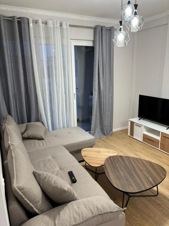Jepet me qera apartament 2+1 ne Astir tek Kompleksi Molla