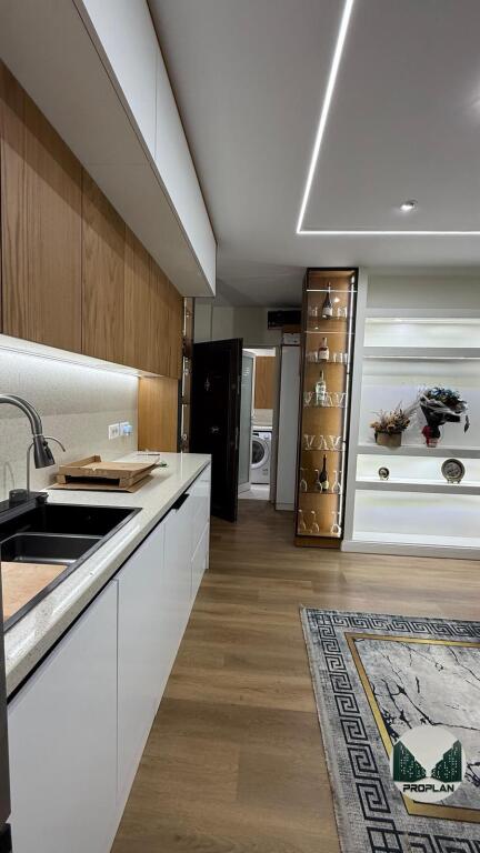 APARTAMENT 2+1 ME QERA TEK ISH FUSHA AVIACIONIT