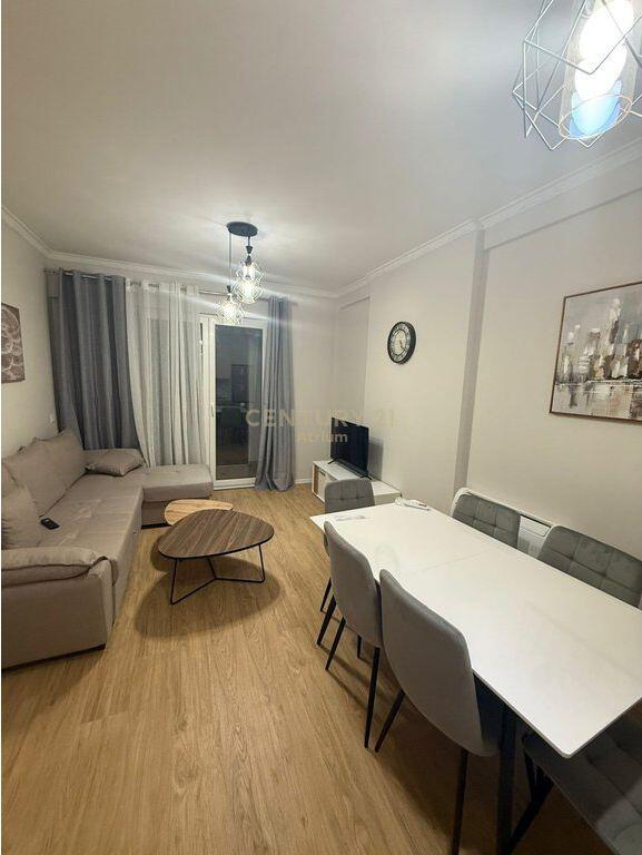 JEPET ME QERA APARTAMENT 2+1 TE KOMPLEKSI MOLLA