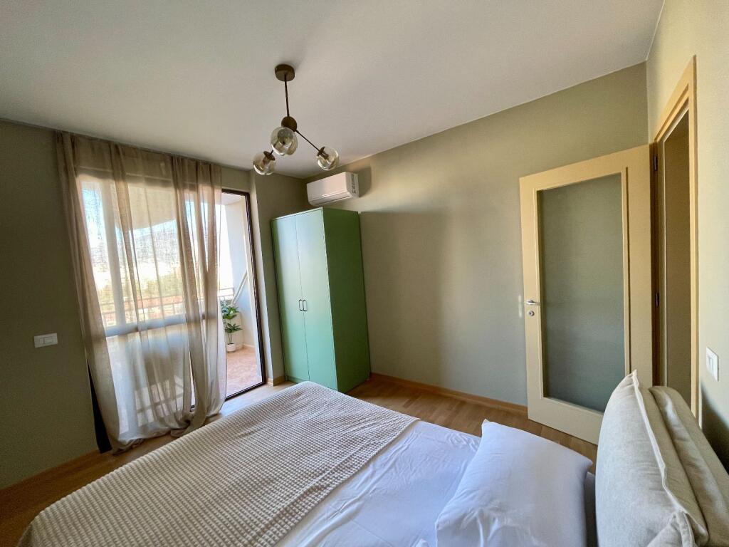 Jepet me QIRA apartament 1+1 Pasticeri Reka, Komuna e Parisit