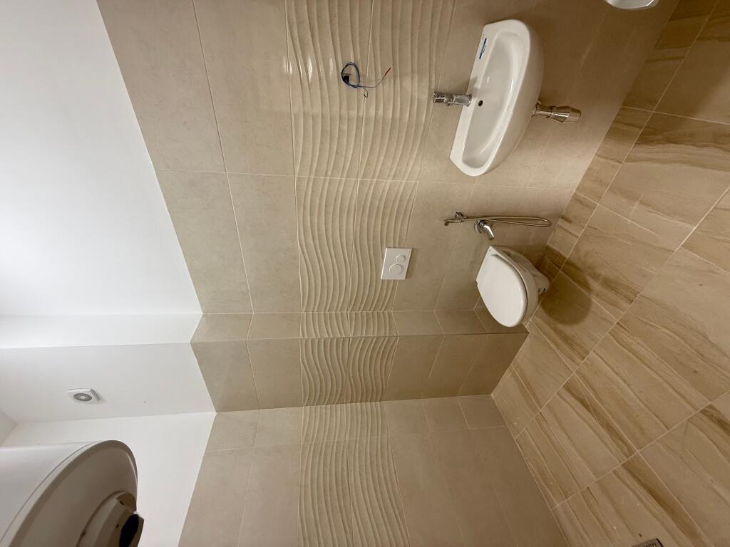 Tek Farmacia 10, Shitet Apartament 2+1 Ne Kompleks Te Ri!