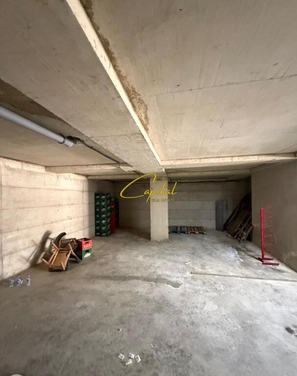 MAGAZINE ME QERA 200 M2 KOMBINAT 50.000 LEKE