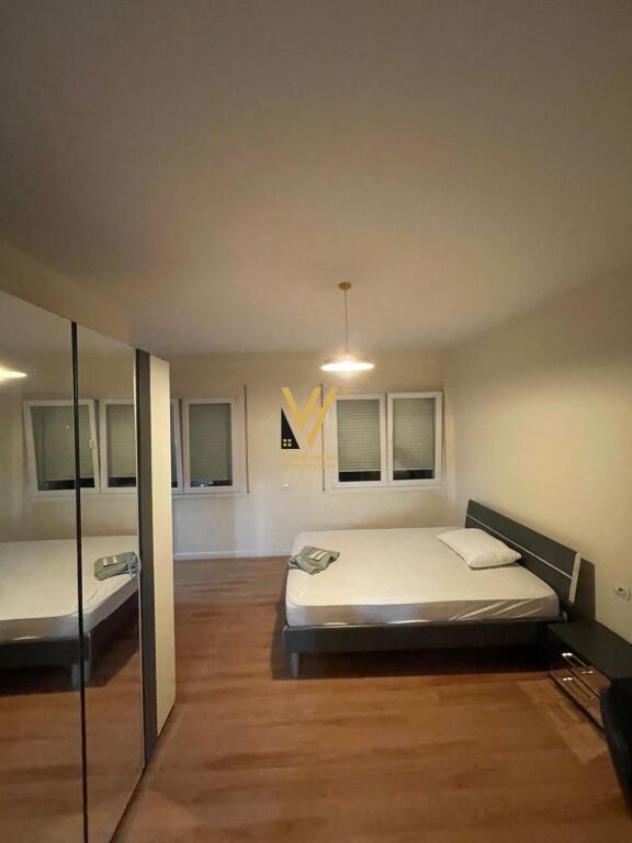 JEPET APARTAMENT 2+1+BLK ME QIRA TE ZOGU I ZI 1.000 EURO