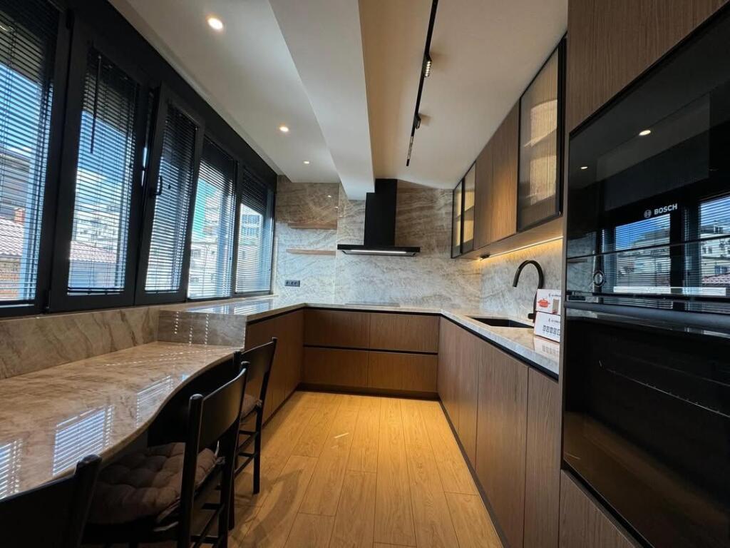 ME QIRA – APARTAMENT 2+2 BANJO + 1 BALLKON – RR. PETI (FUND), LIQENI I THATË